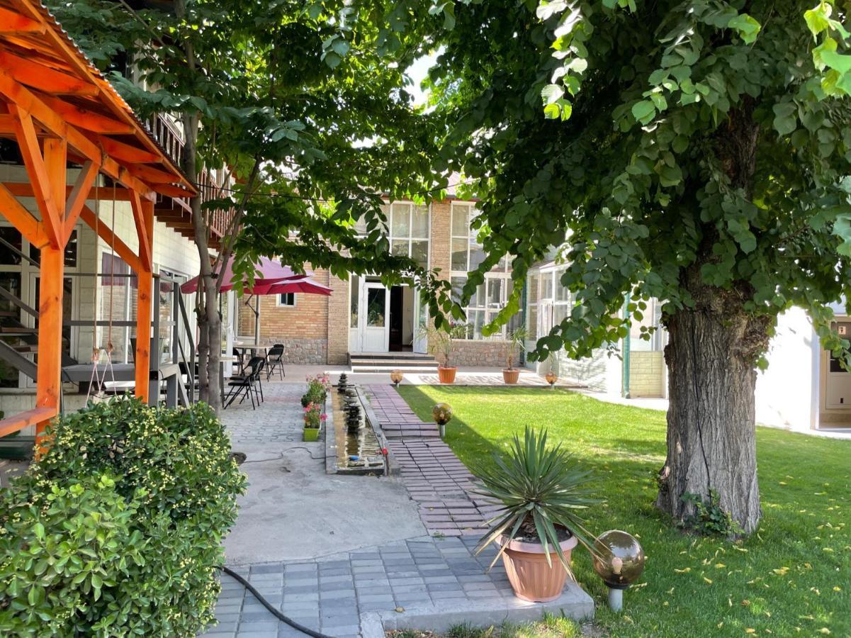 Eco House Hotel Osh Exterior foto