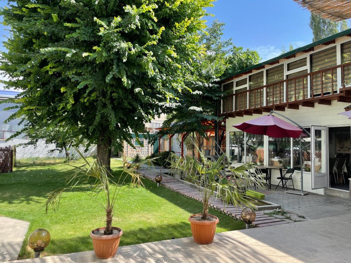Eco House Hotel Osh Exterior foto